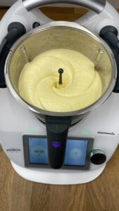 Thermomix in preparing peanut butter protein balls